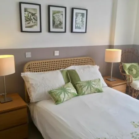 Modern And Stylish In Vanessa Complex Apartment