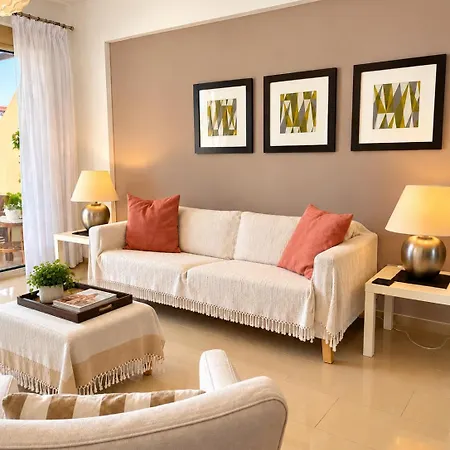 Modern And Stylish In Vanessa Complex Apartment