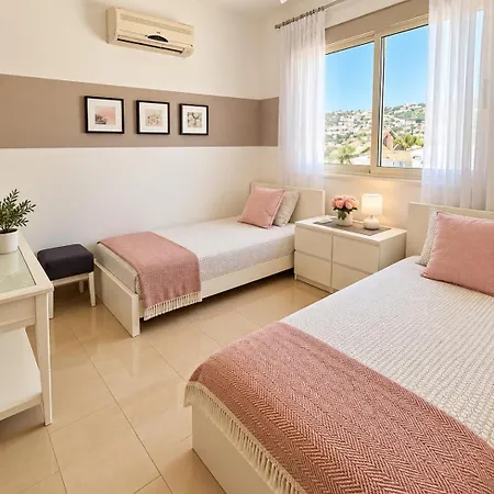 Modern And Stylish In Vanessa Complex Apartment