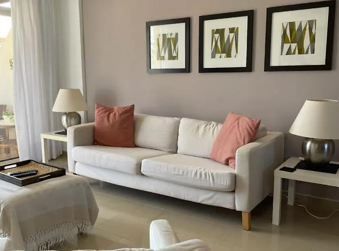 アパート Modern And Stylish In Vanessa Complex ペイヤ